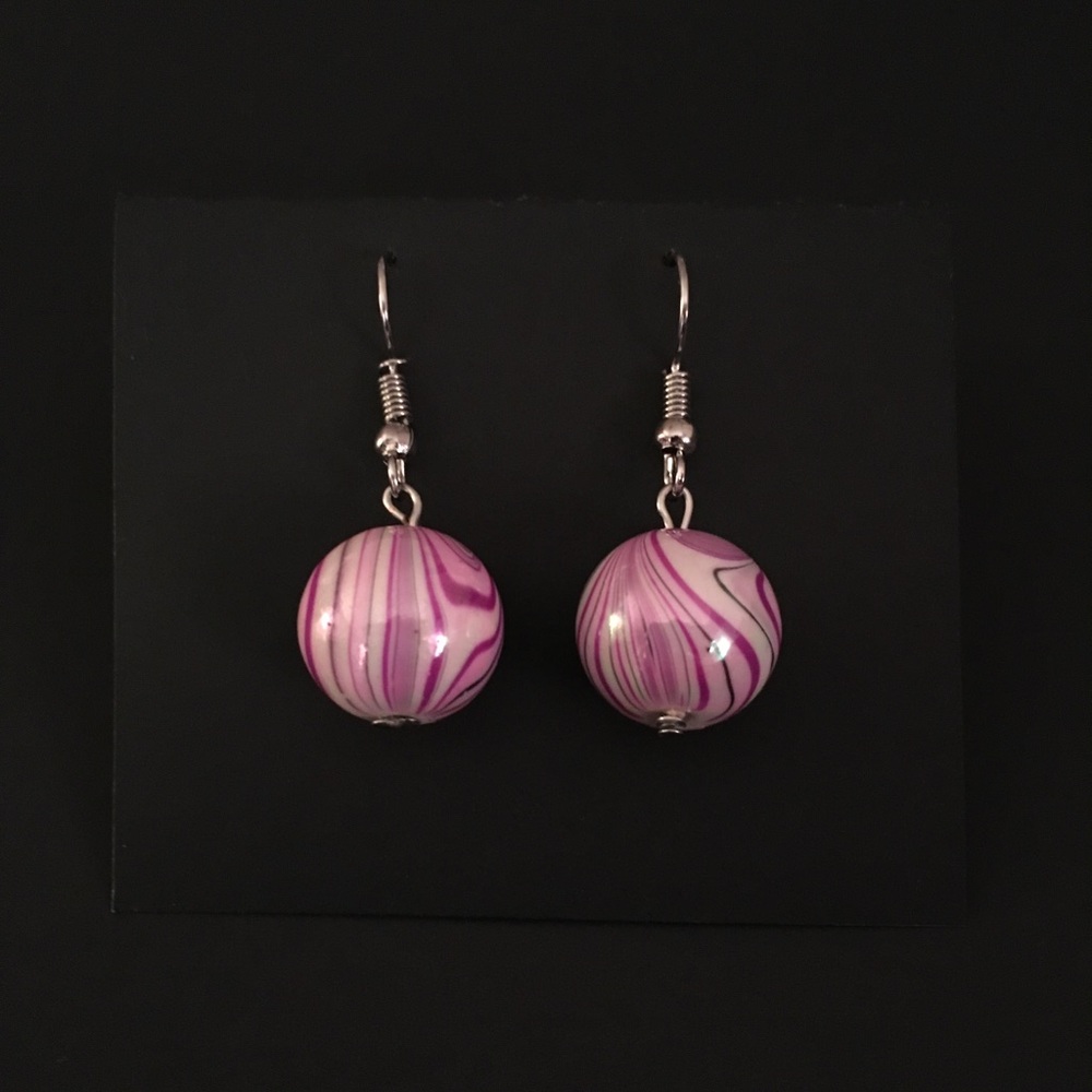 3/$10 Fuchsia swirl earrings